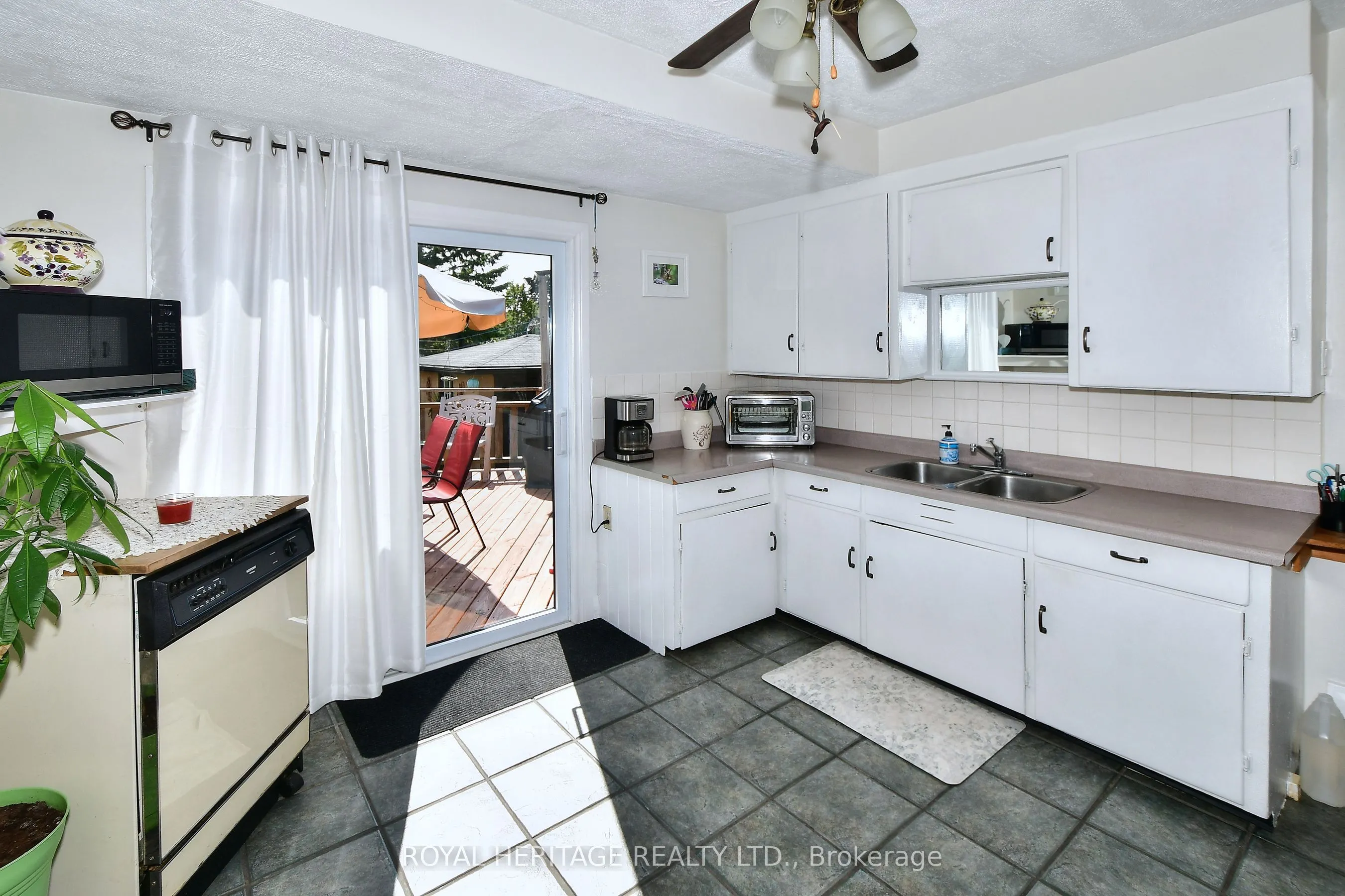 245 King George Street E