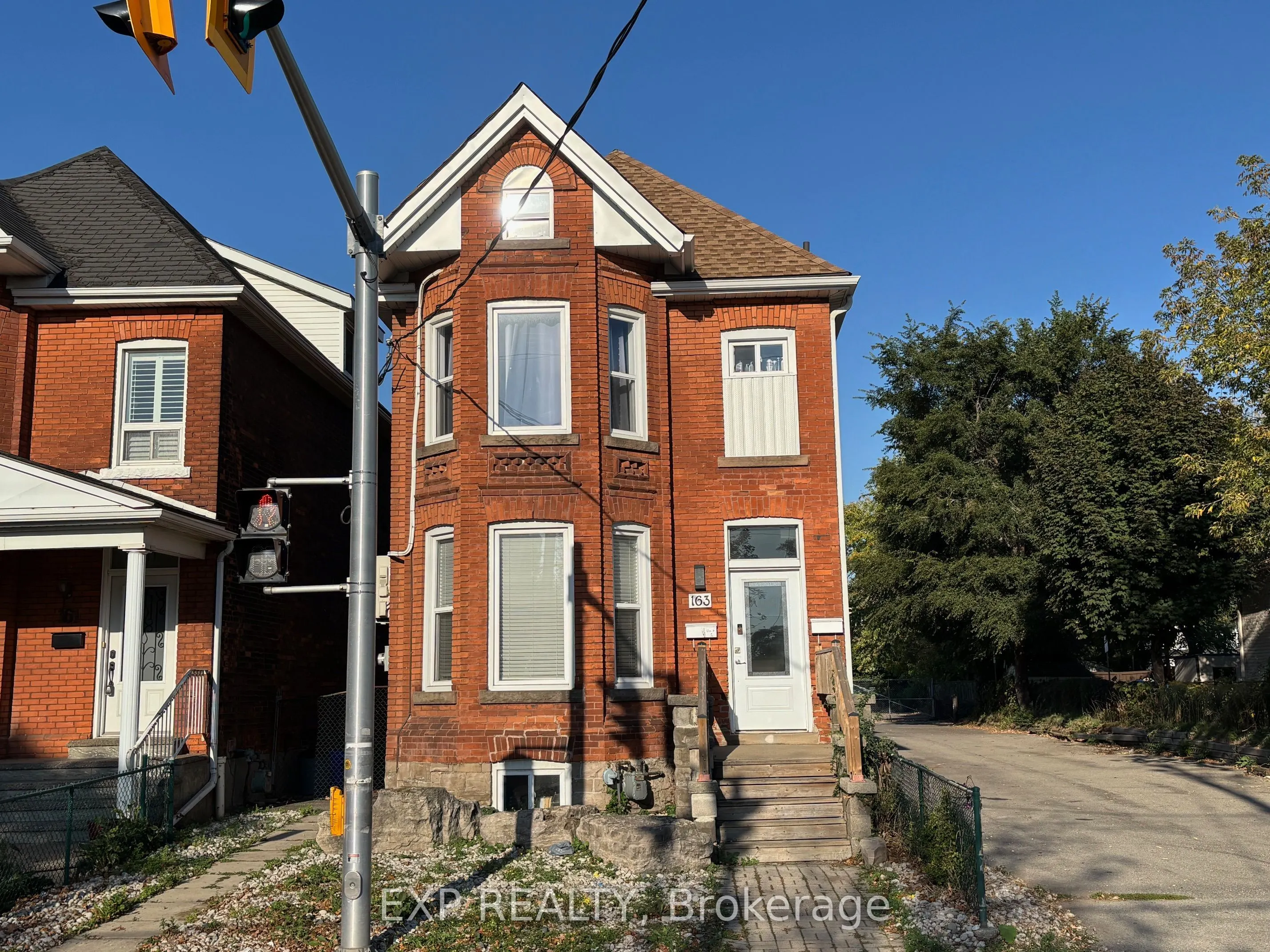163 Wentworth Street N, #Main