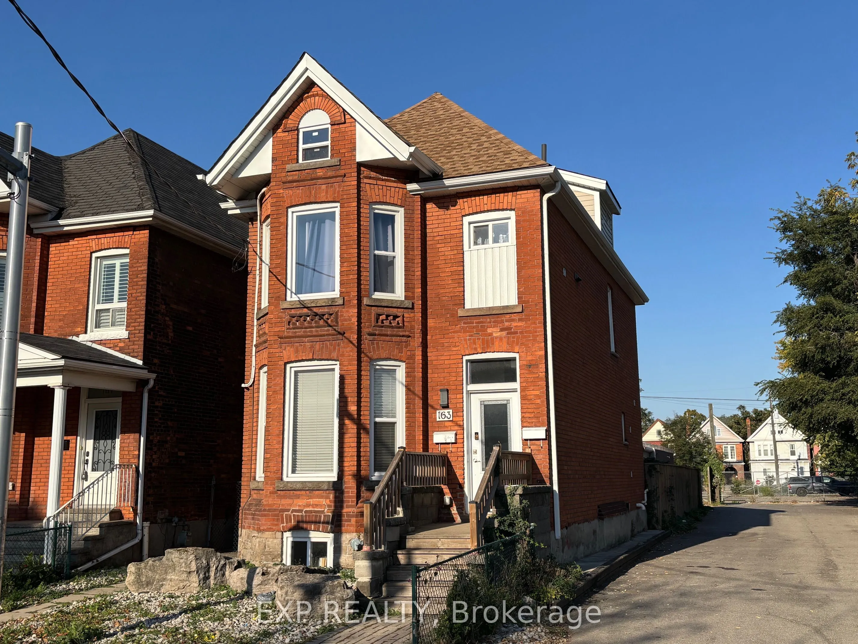 163 Wentworth Street N, #Main