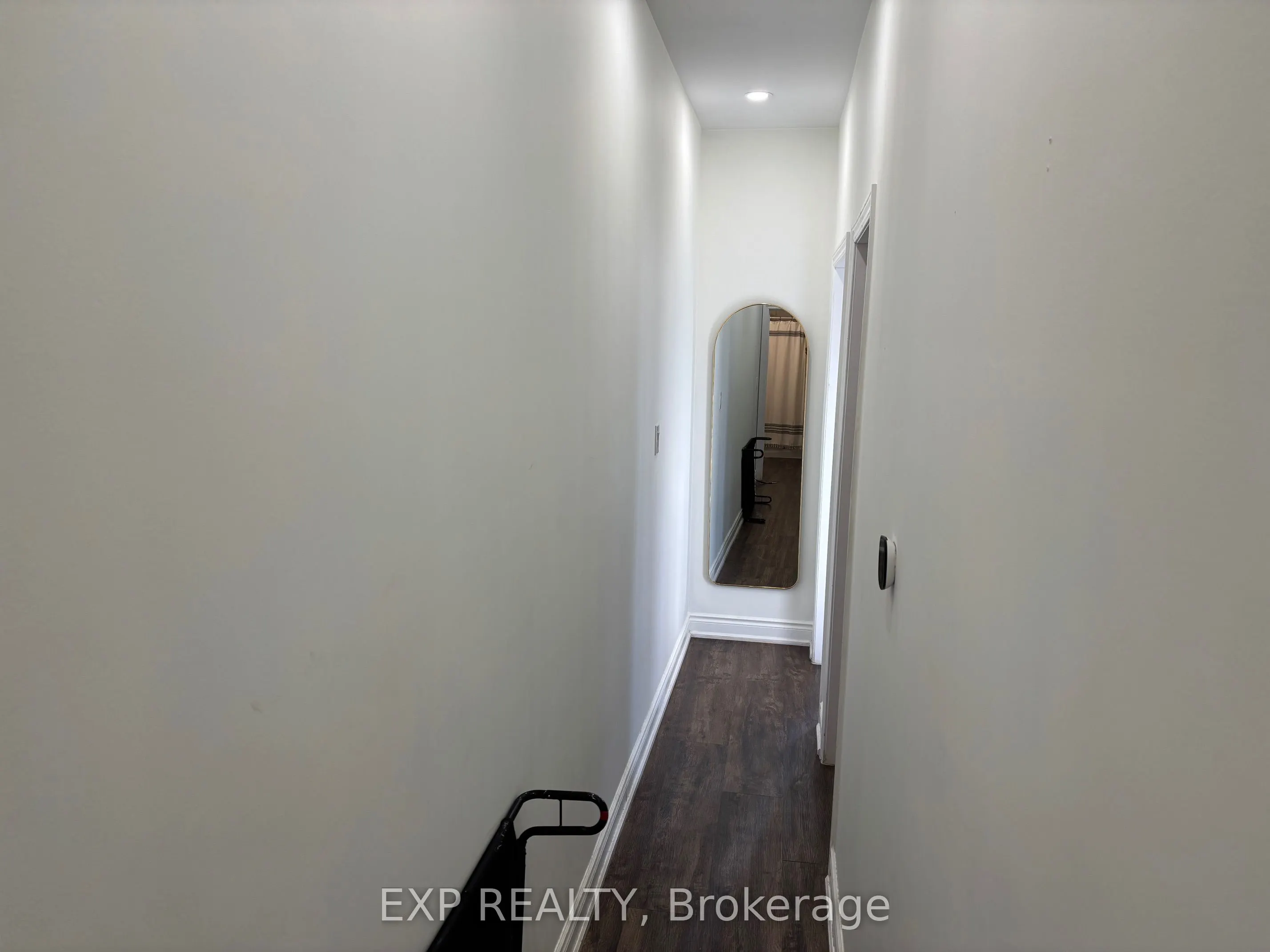 163 Wentworth Street N, #Main