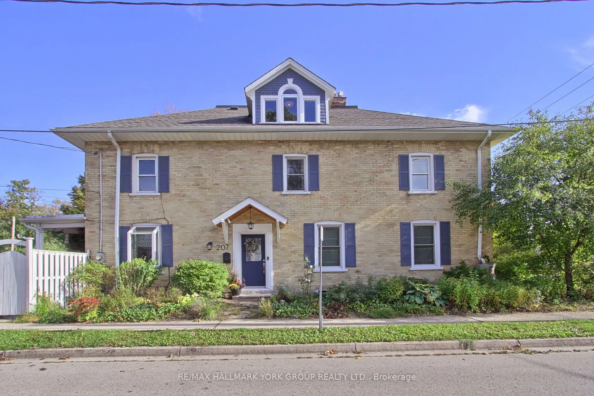 207 Waterloo Street N