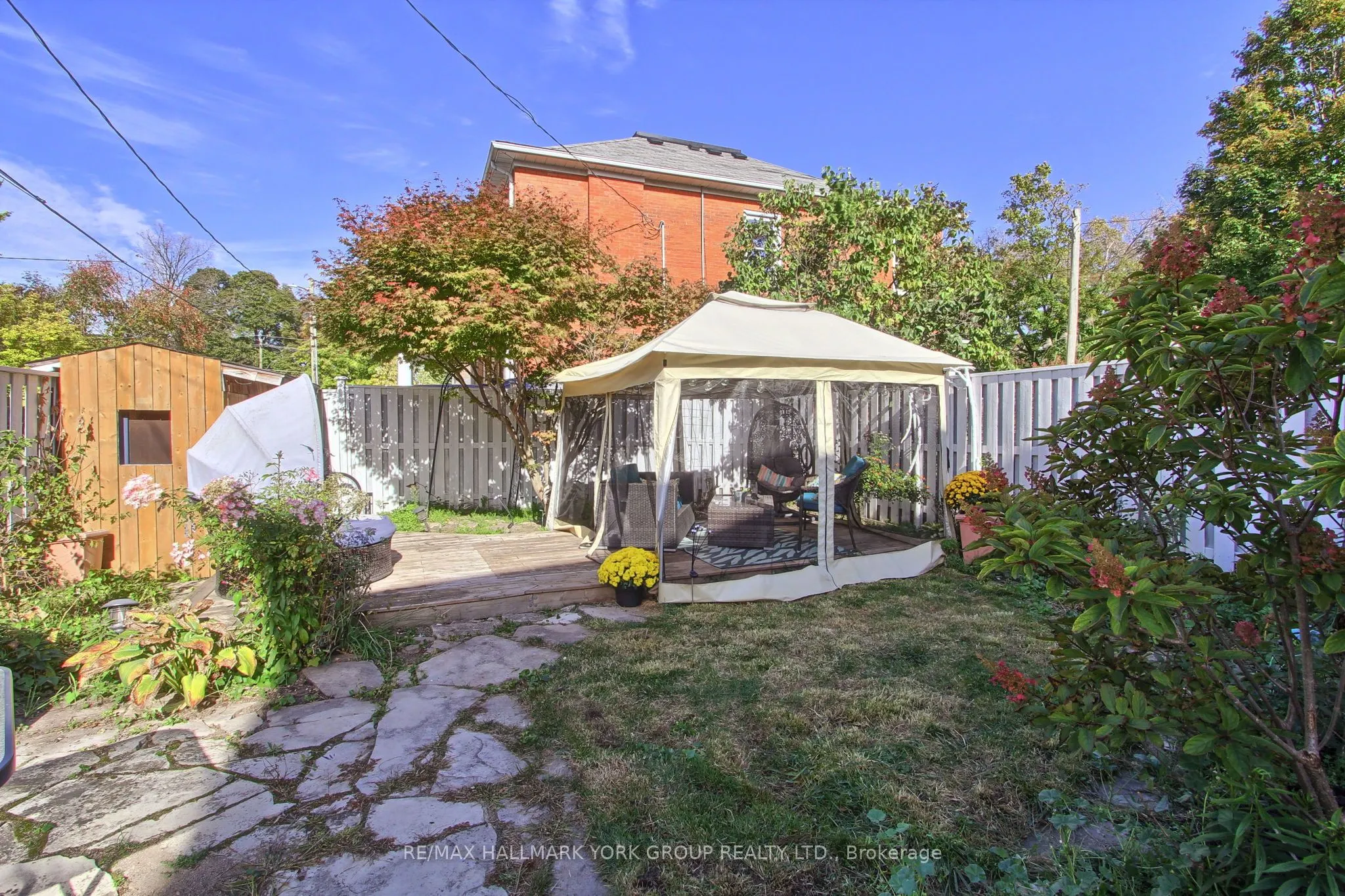 207 Waterloo Street N