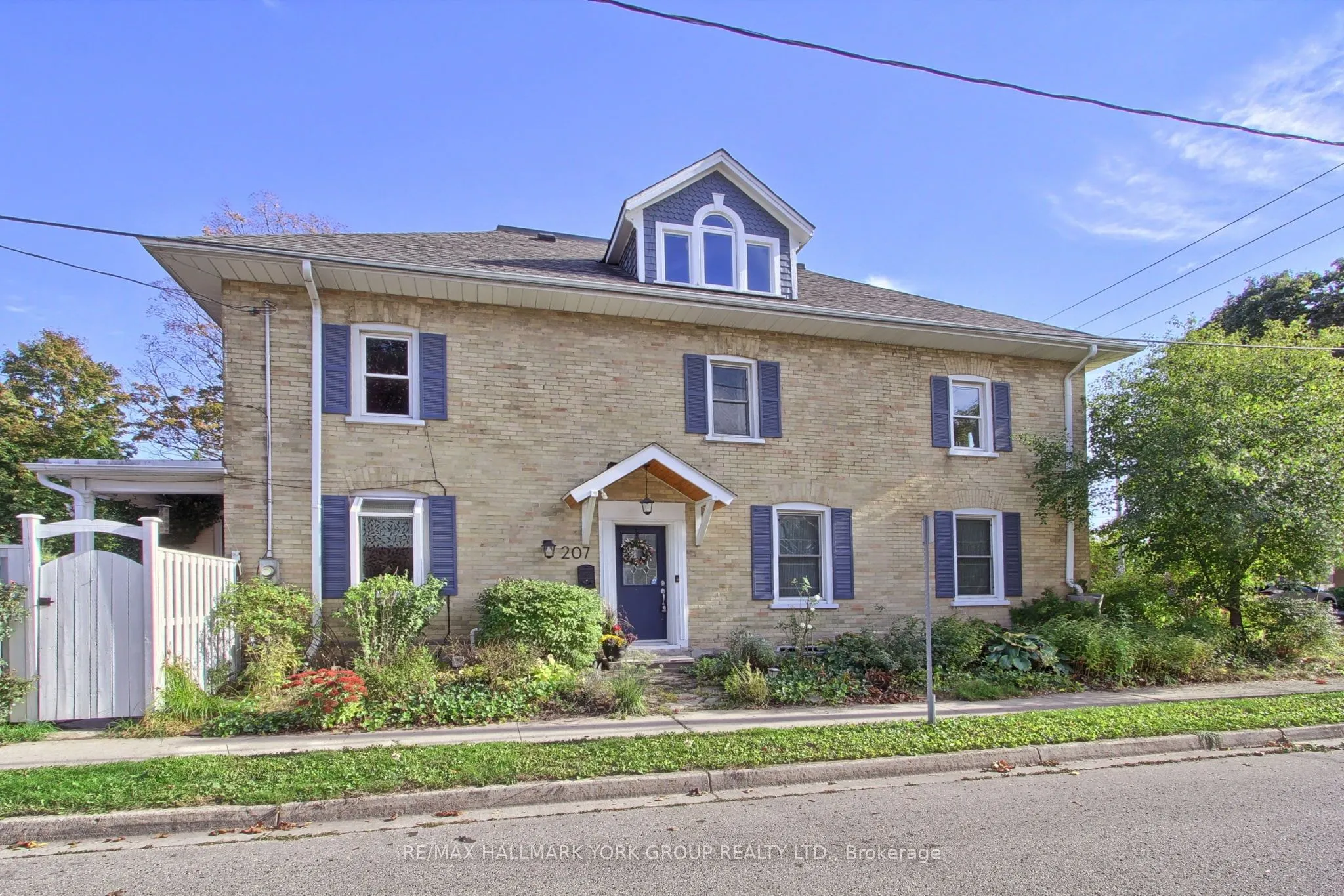 207 Waterloo Street N