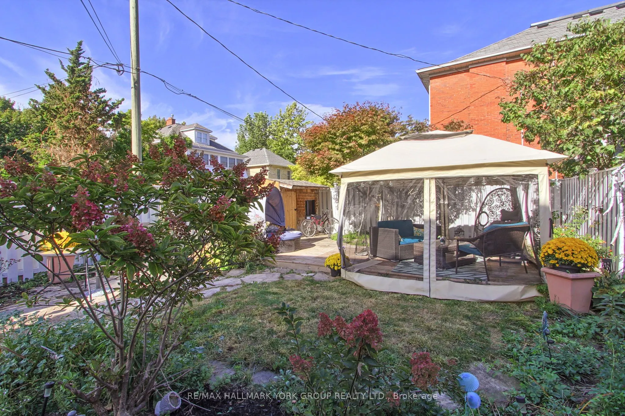 207 Waterloo Street N