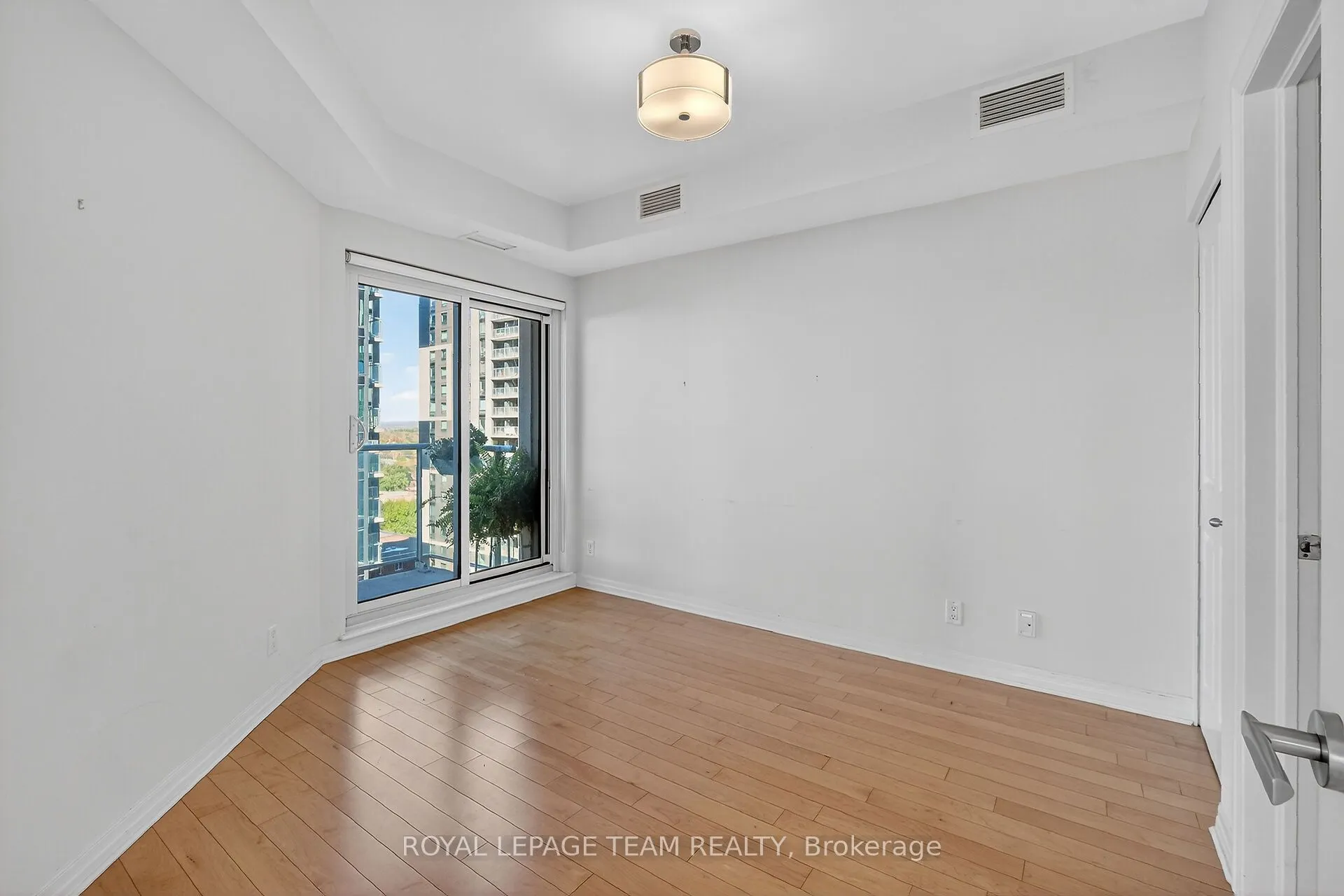 242 Rideau Street, #1601