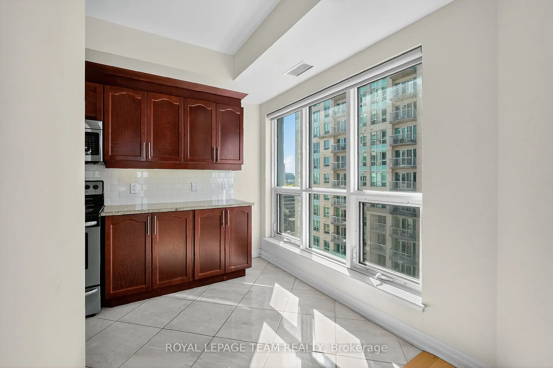 242 Rideau Street, #1601