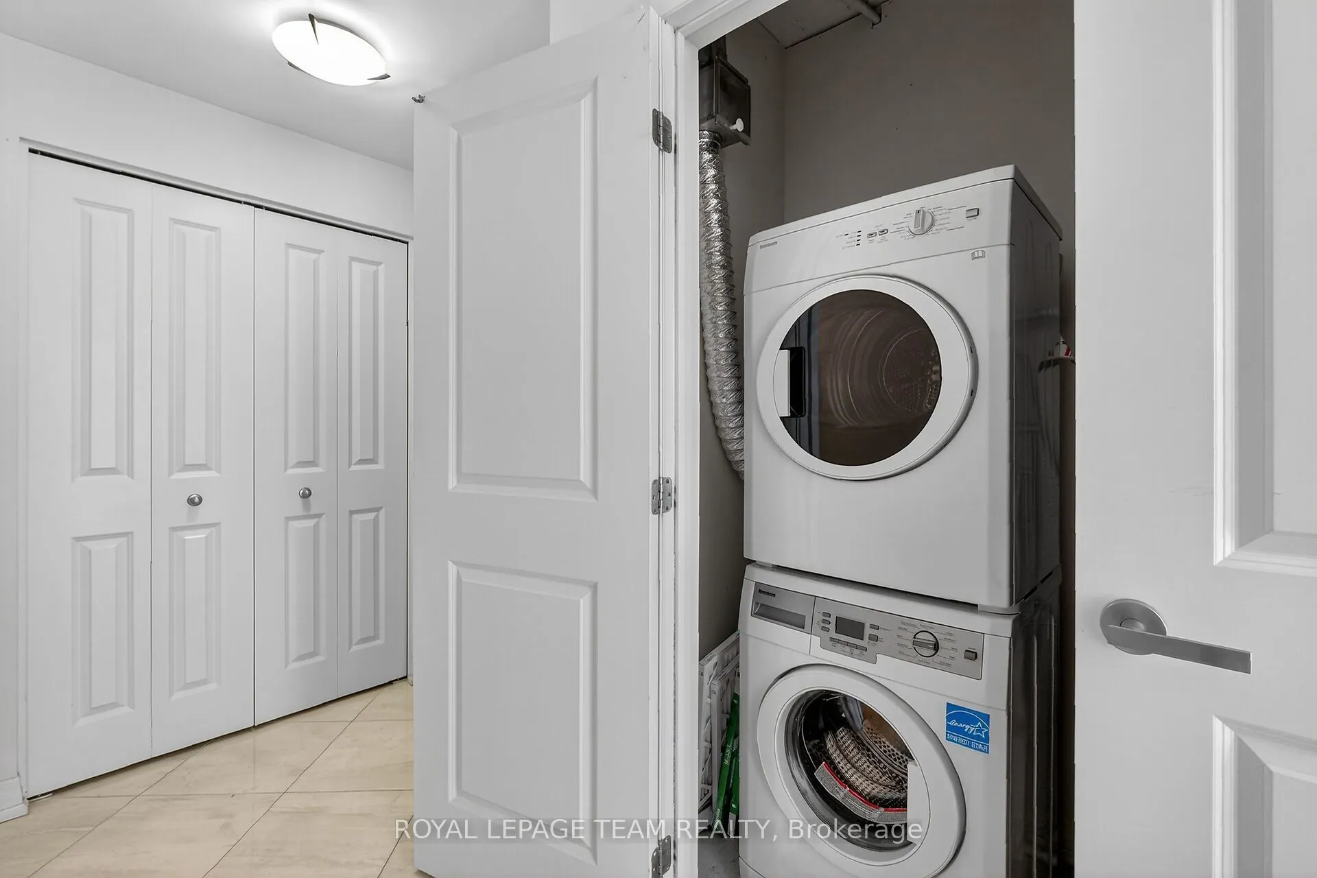 242 Rideau Street, #1601