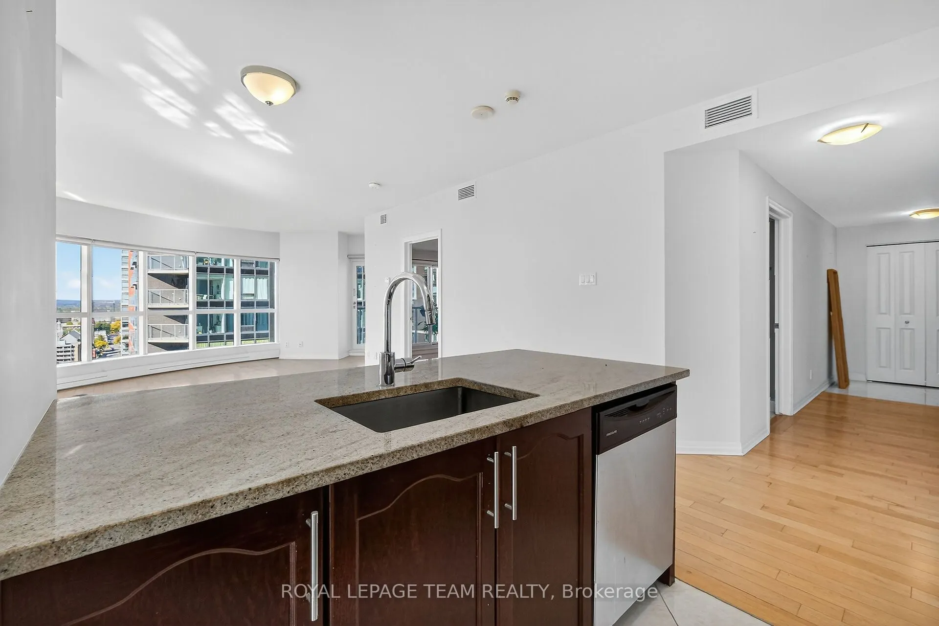242 Rideau Street, #1601