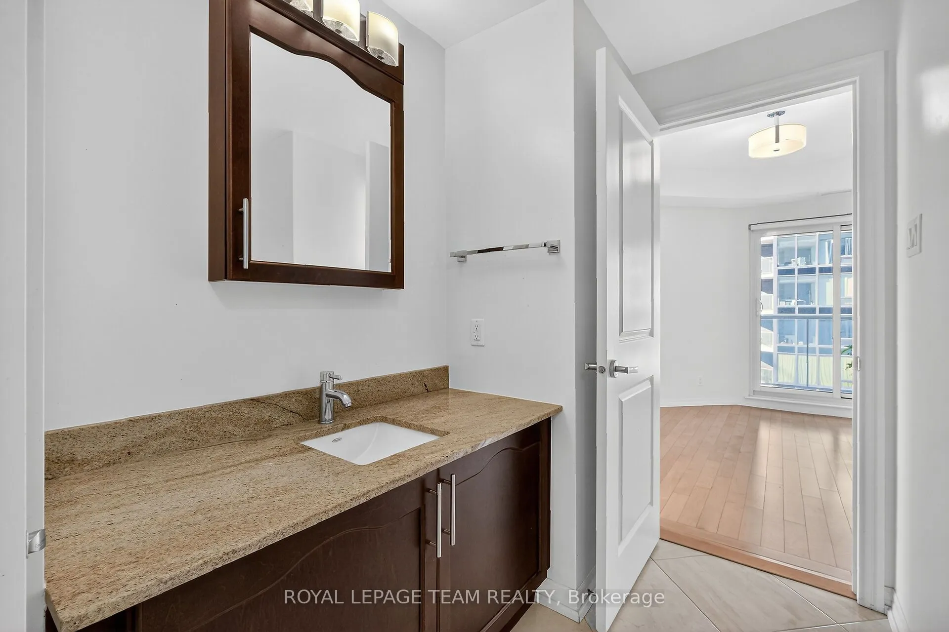 242 Rideau Street, #1601