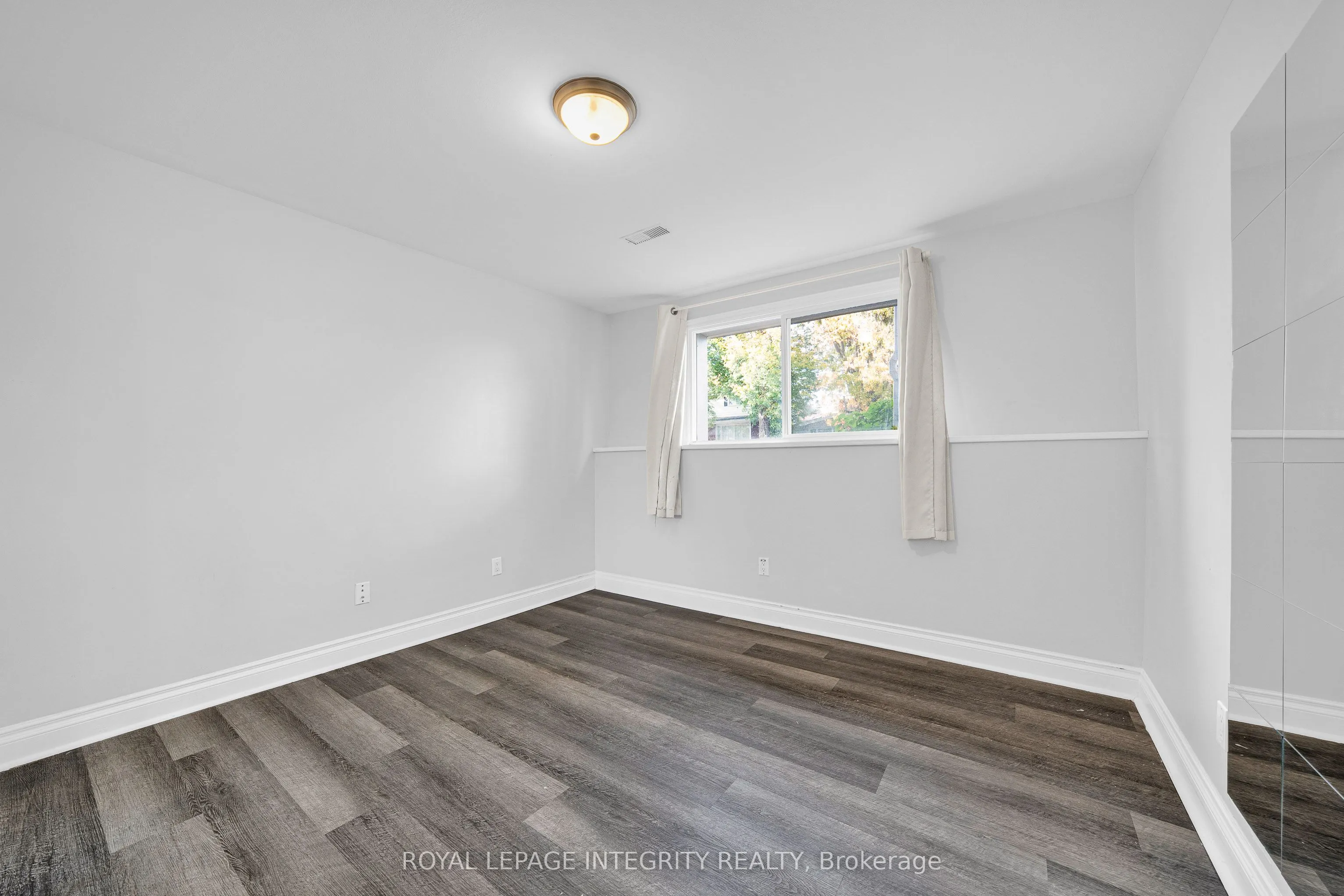 1896 Featherston Drive, #Unit B