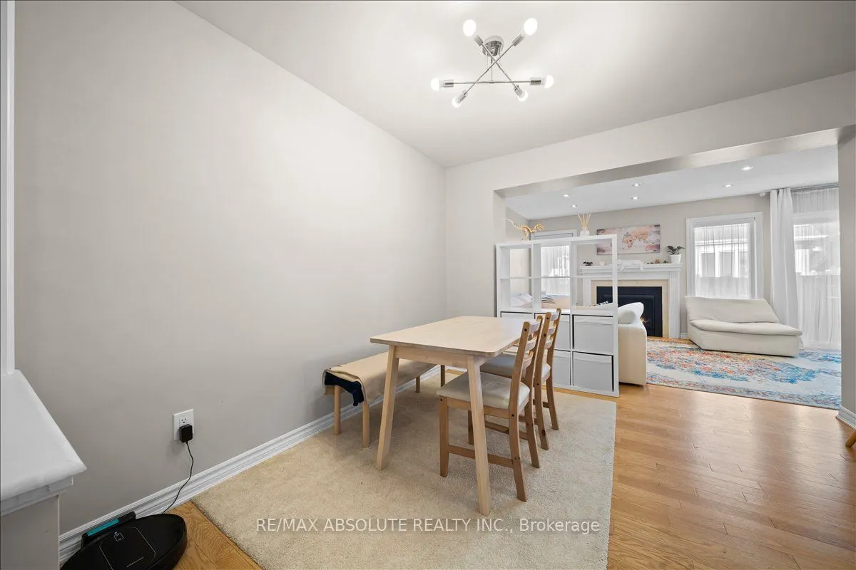 543 FOXLIGHT Circle