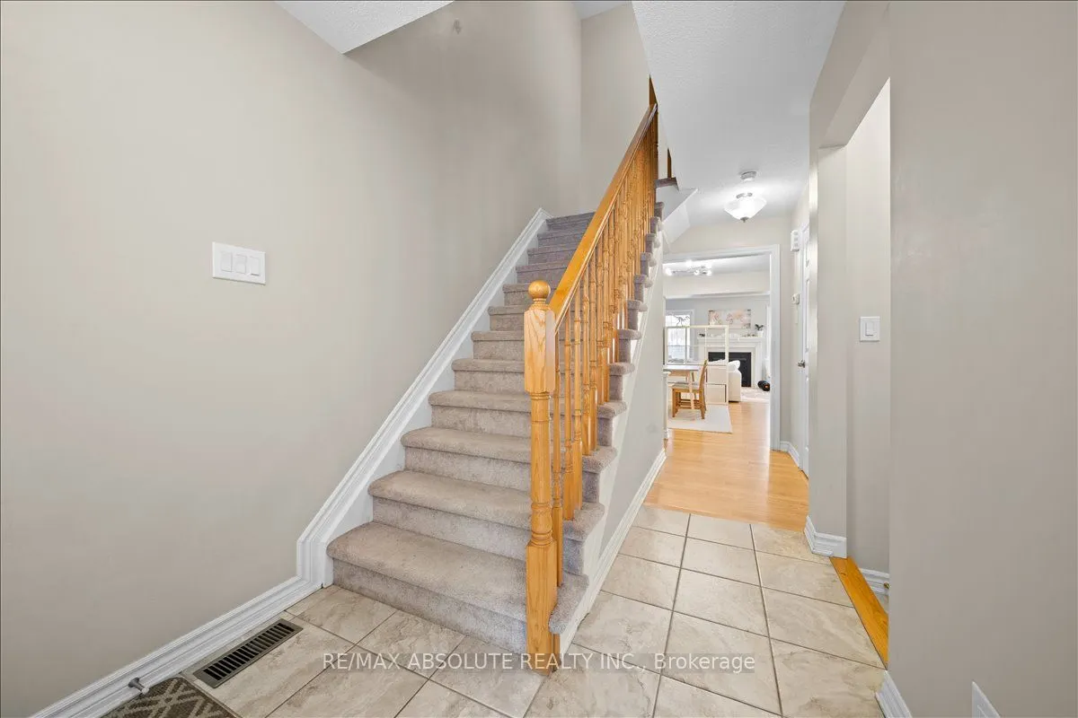 543 FOXLIGHT Circle