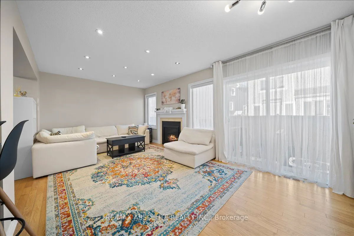 543 FOXLIGHT Circle