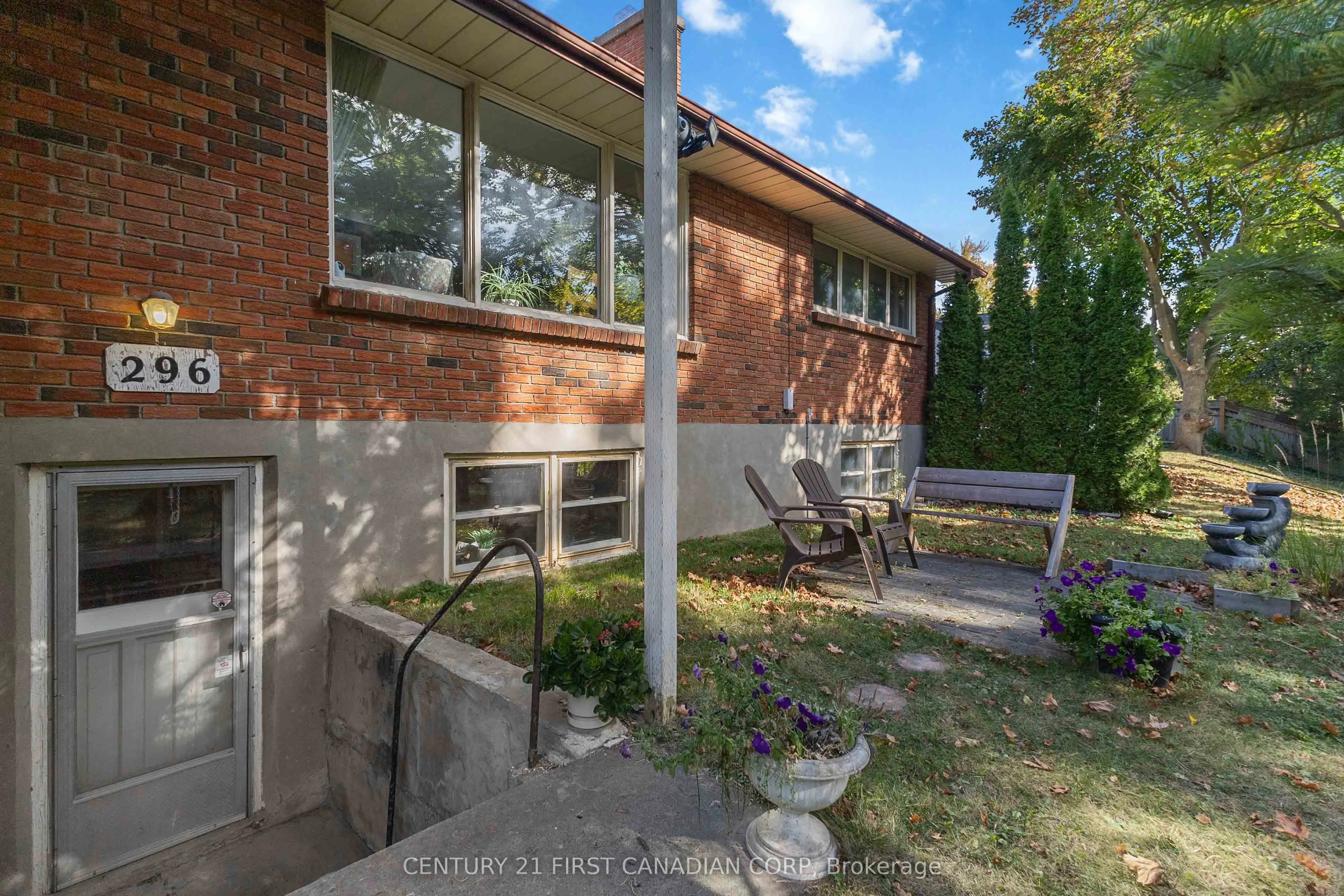 296 Sarnia Road