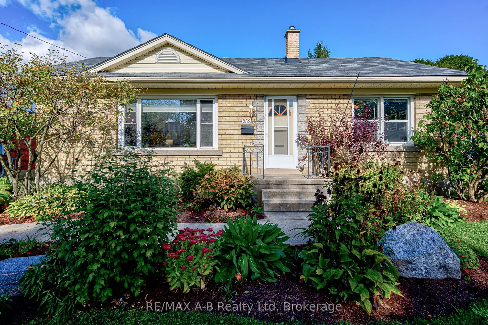 252 HIBERNIA Street