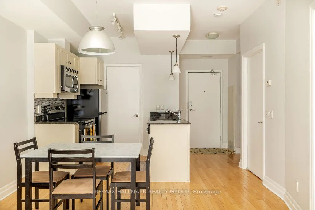 235 Kent Street, #914