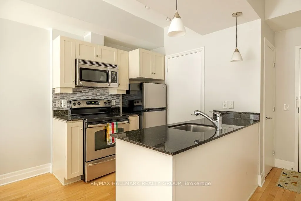 235 Kent Street, #914