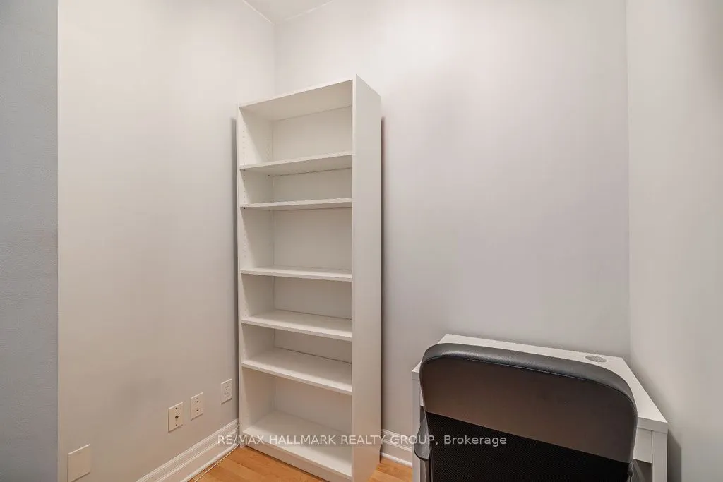235 Kent Street, #914