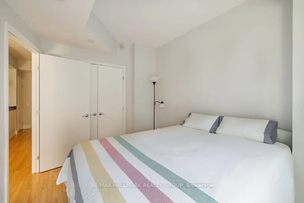 235 Kent Street, #914