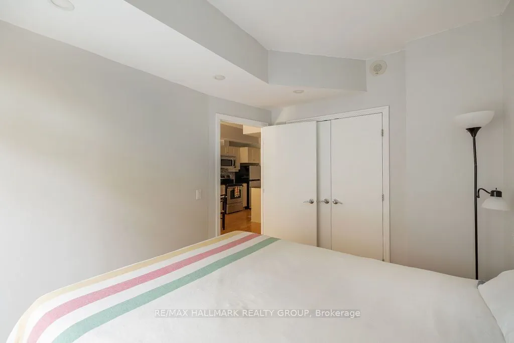 235 Kent Street, #914