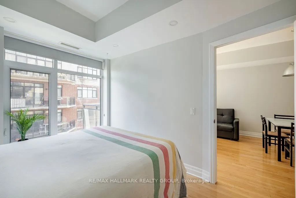 235 Kent Street, #914