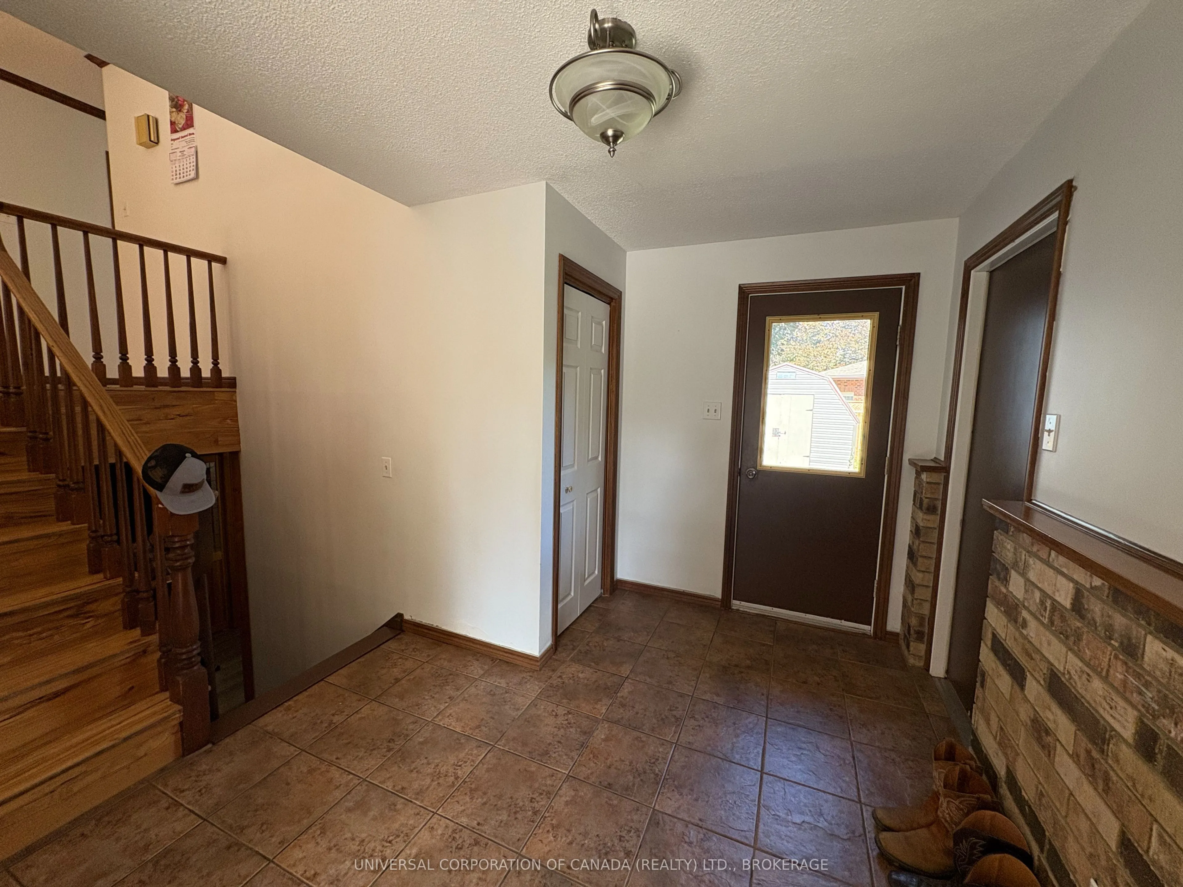 15 Treadwell Street E