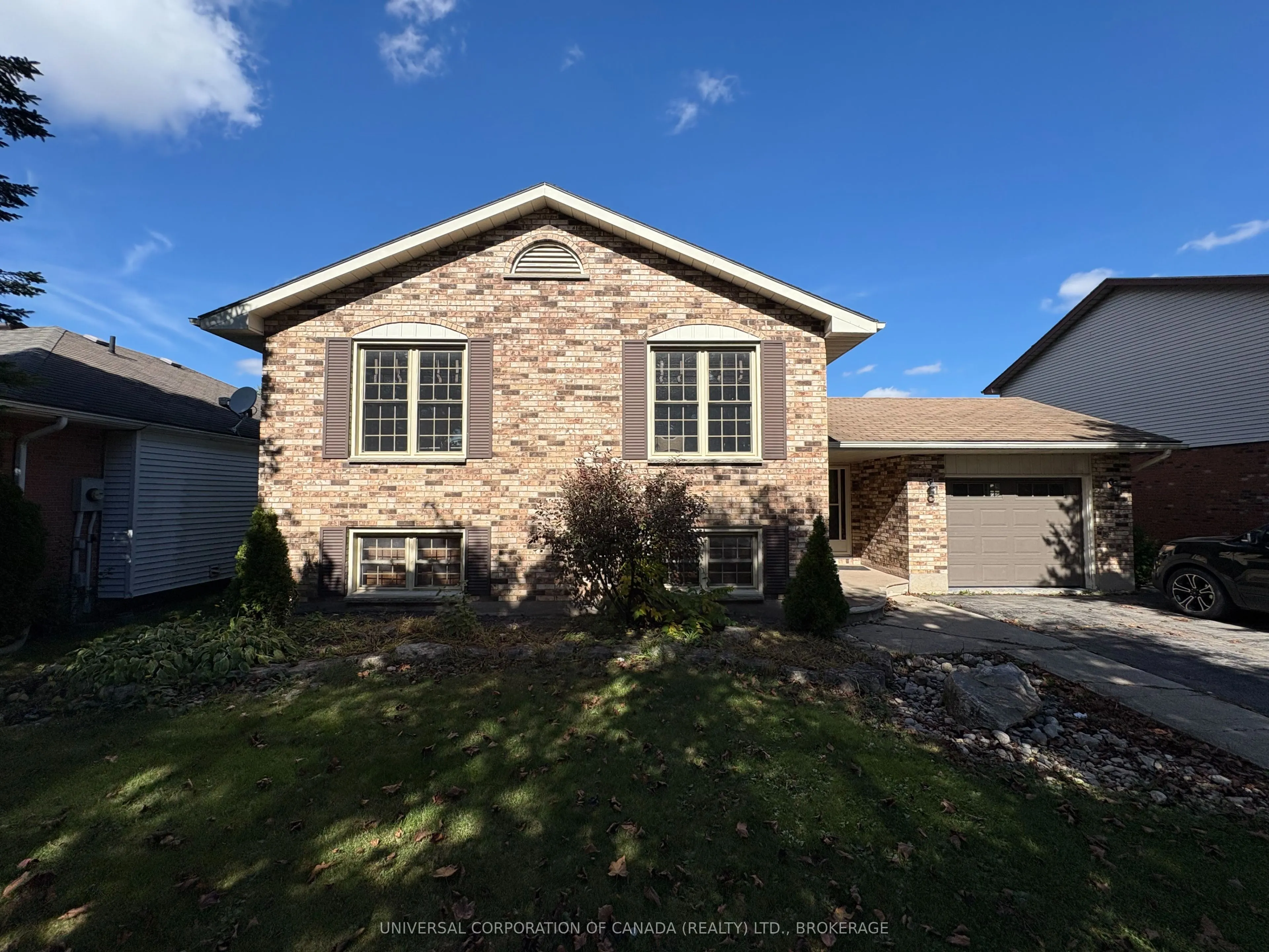 15 Treadwell Street E