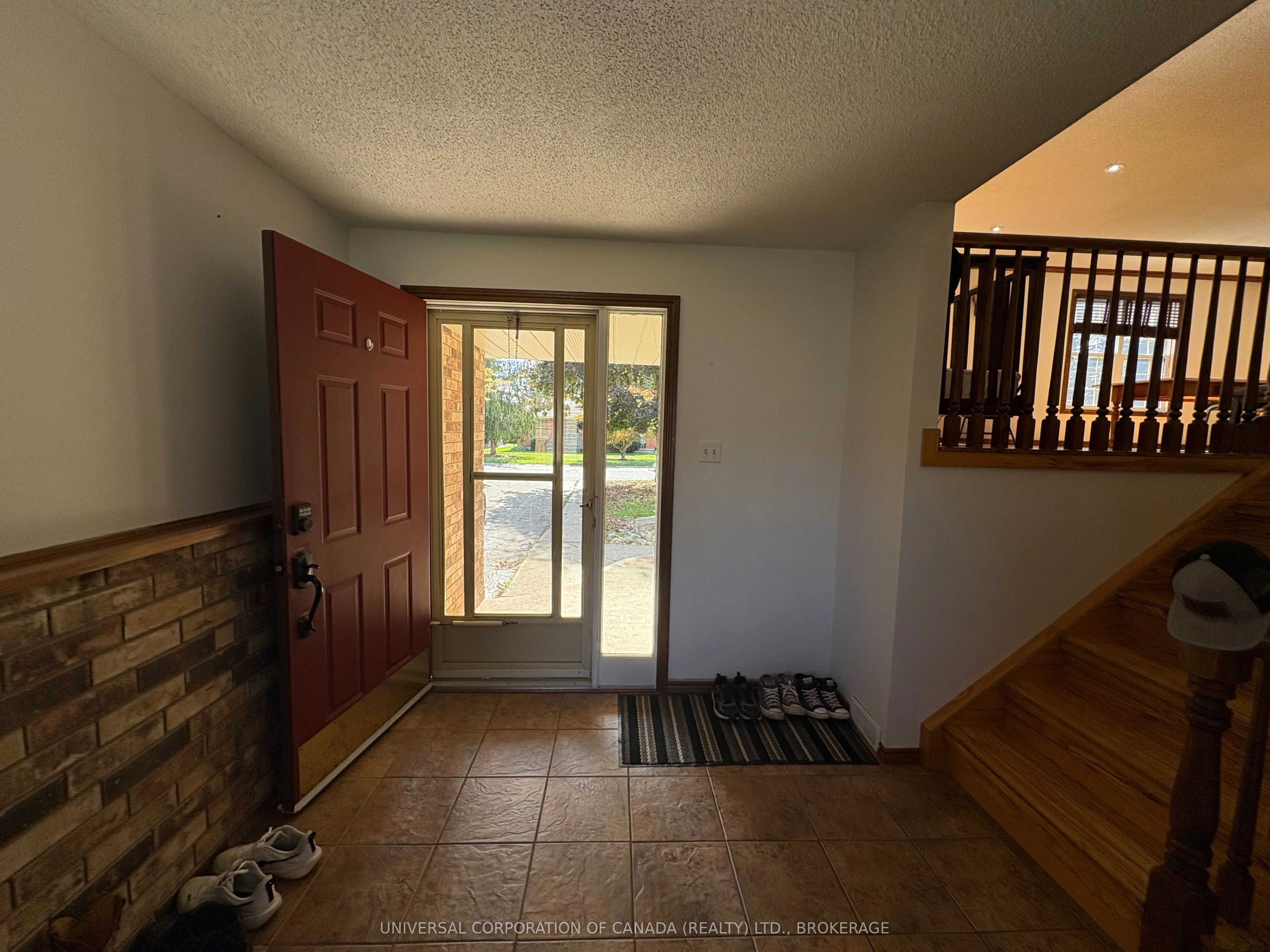 15 Treadwell Street E