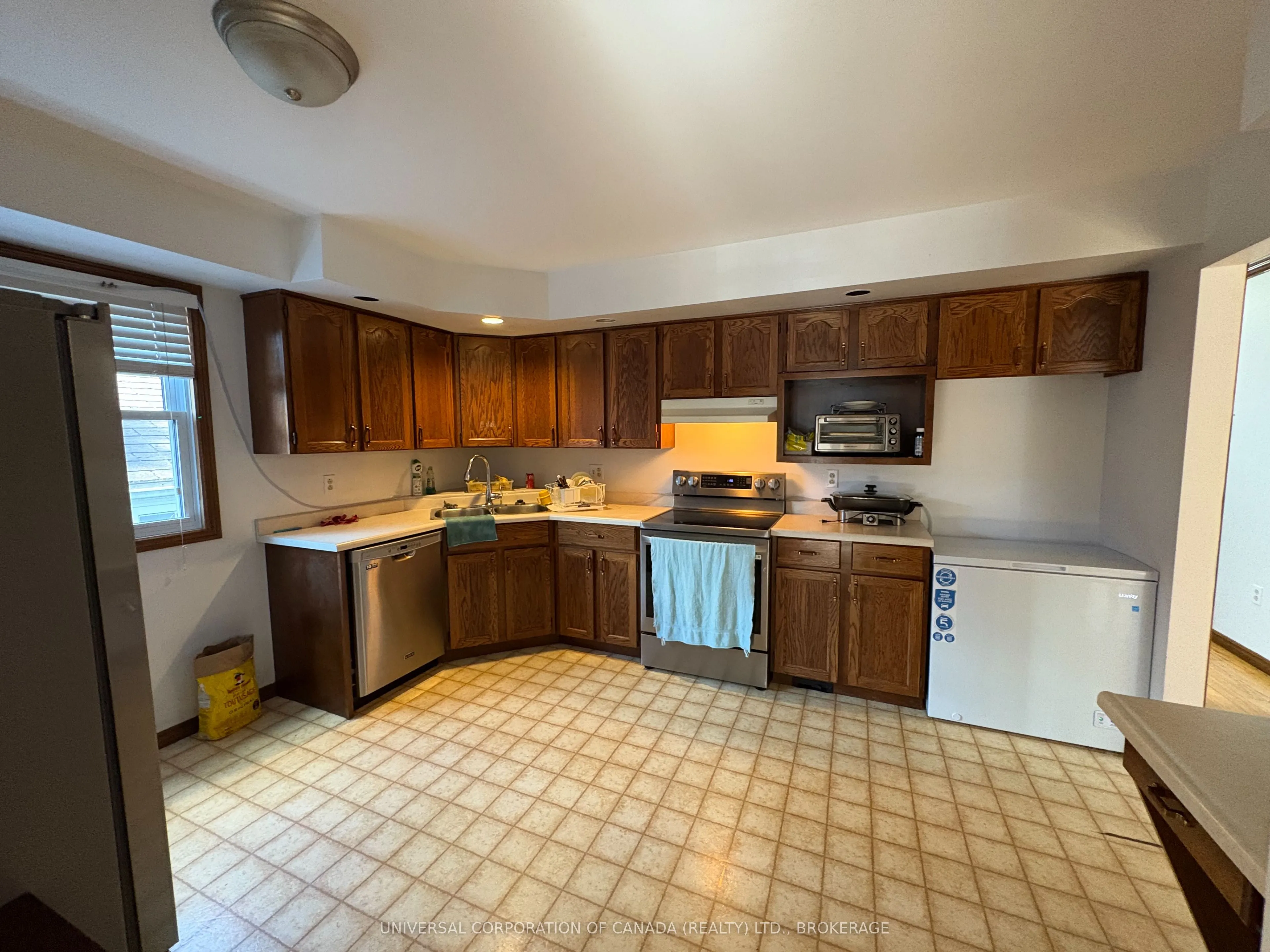 15 Treadwell Street E