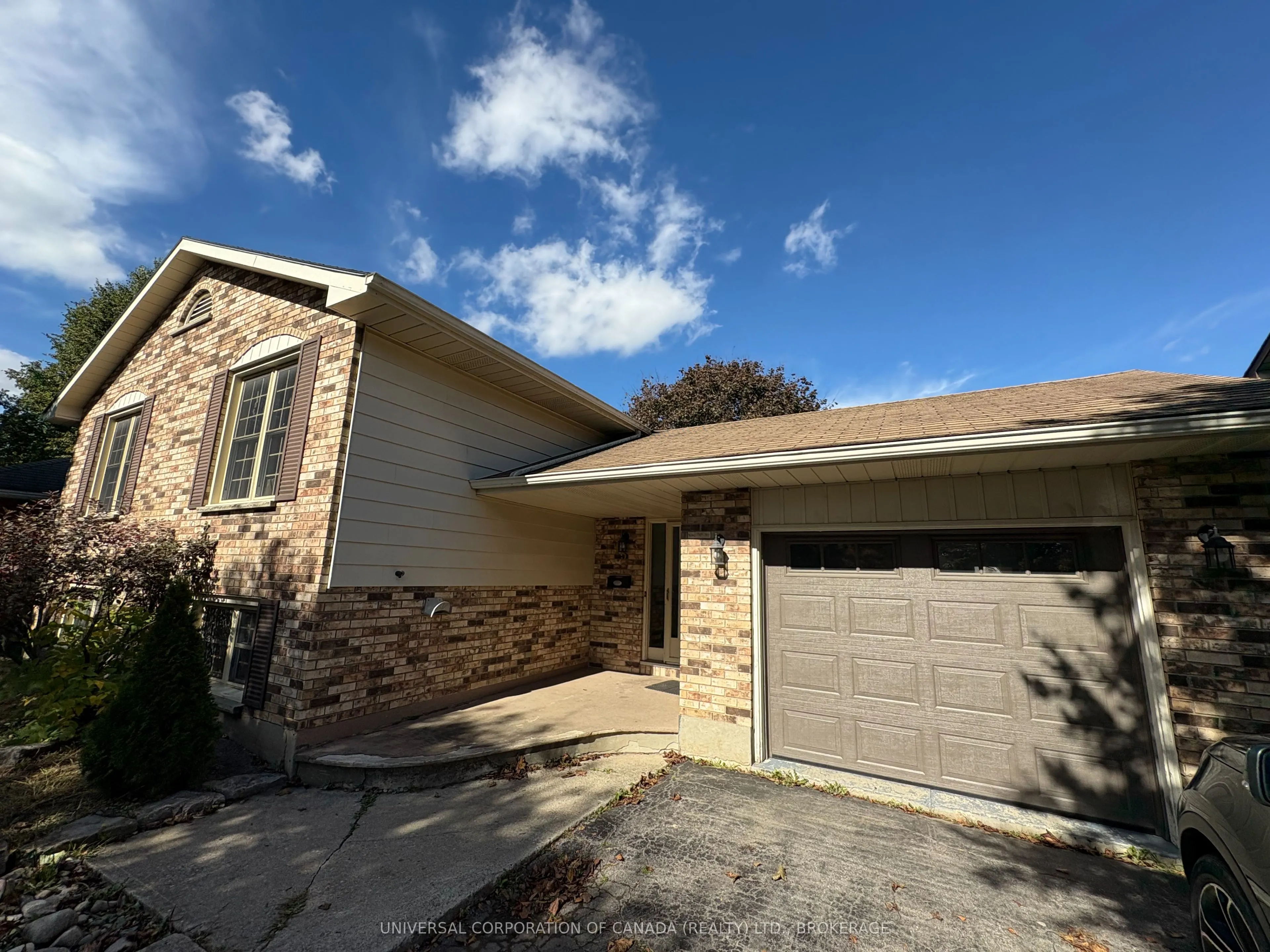 15 Treadwell Street E