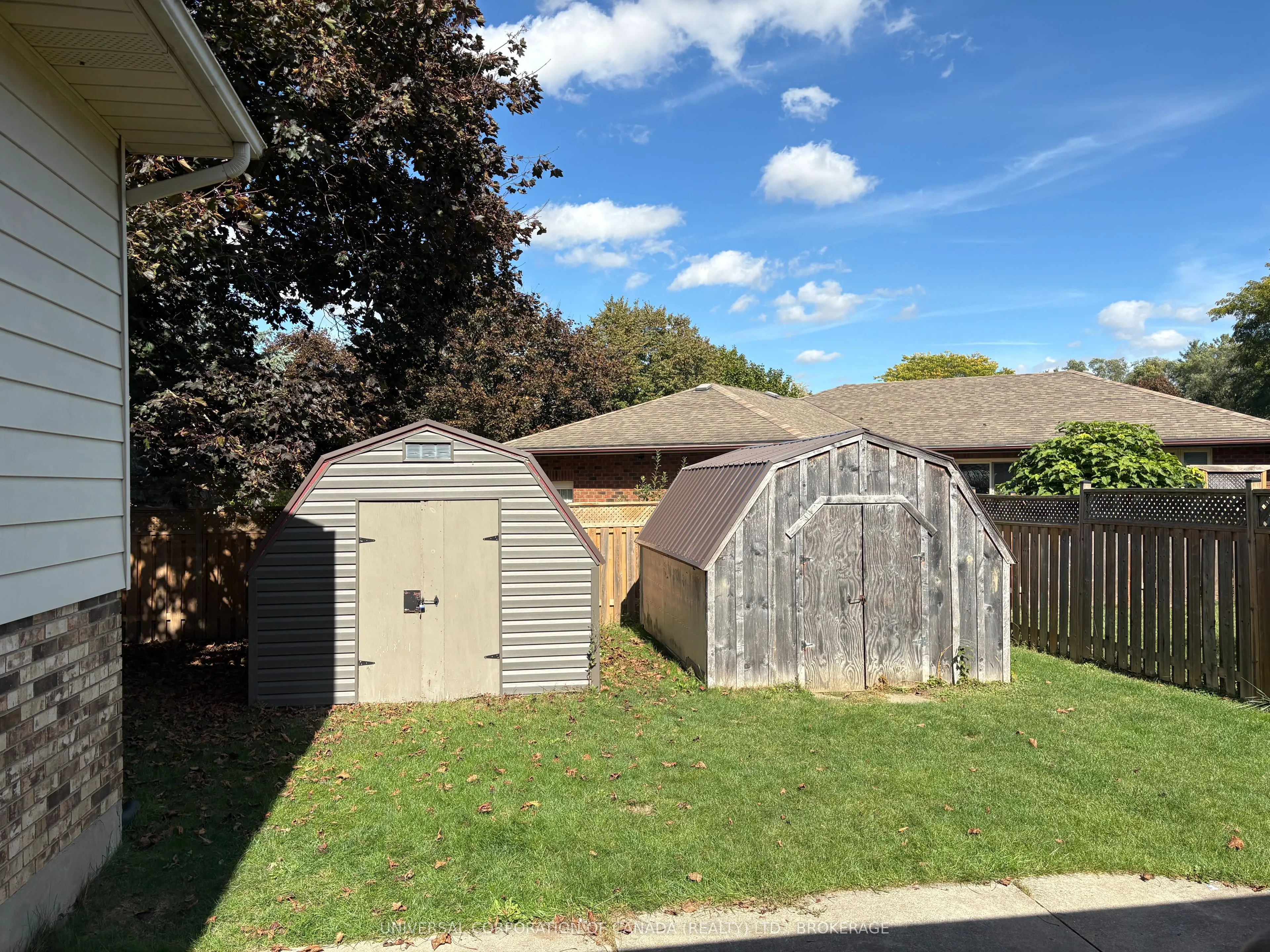 15 Treadwell Street E