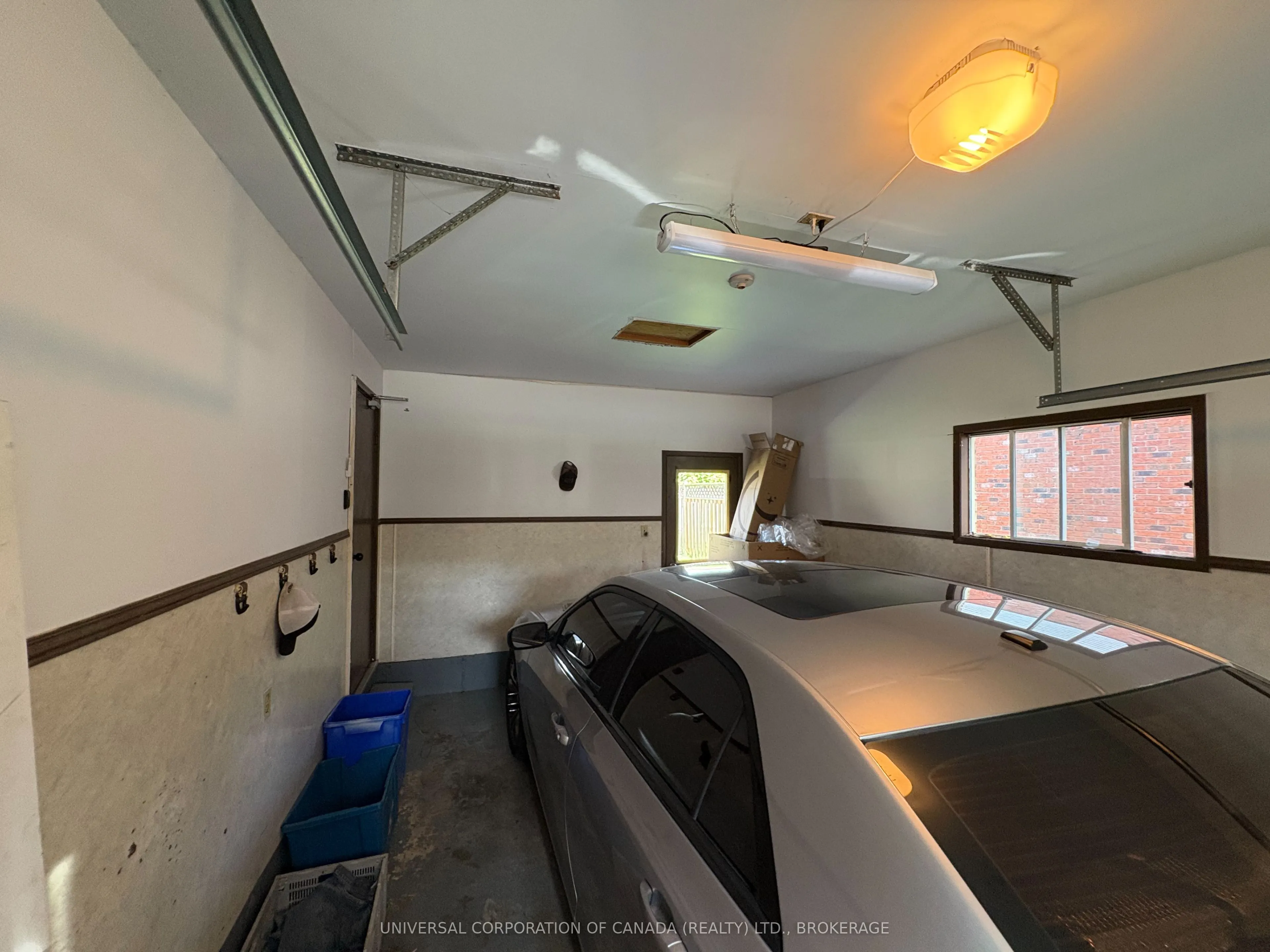 15 Treadwell Street E
