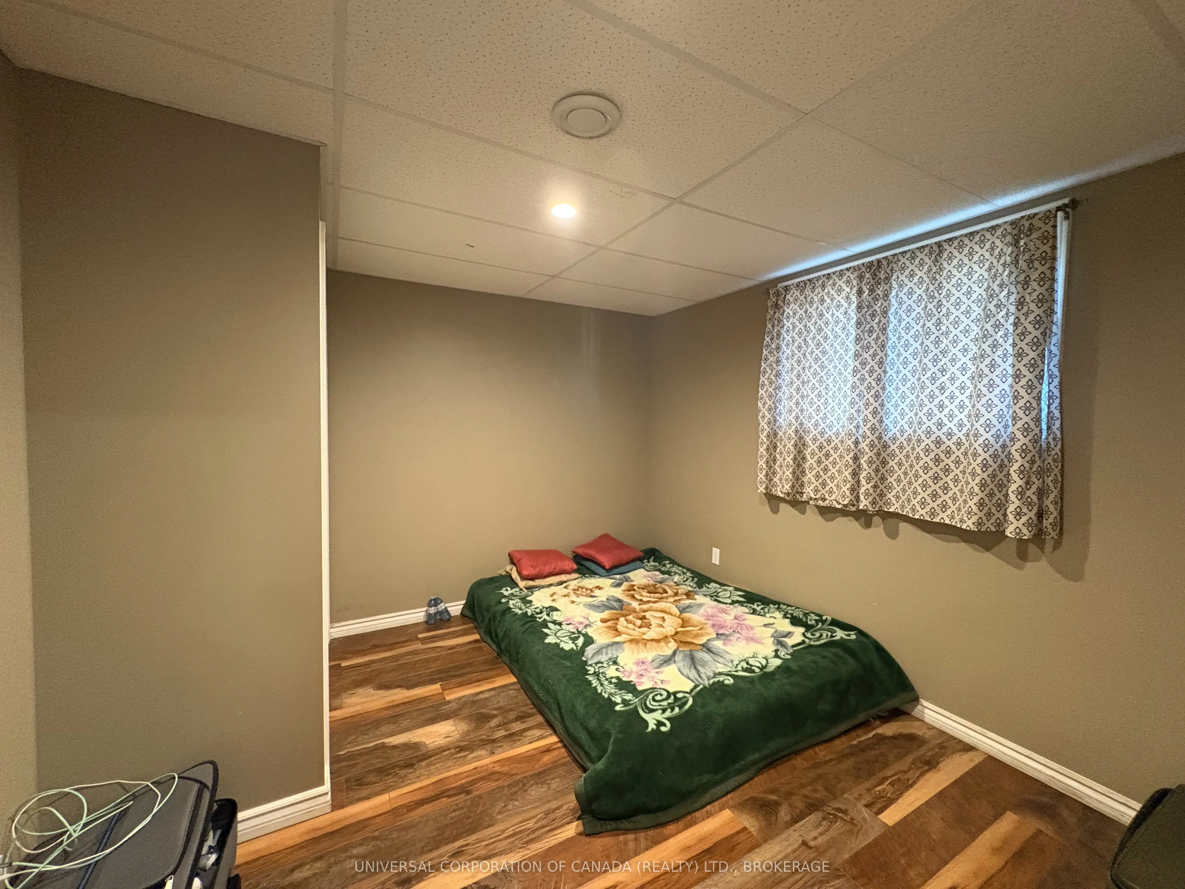 15 Treadwell Street E