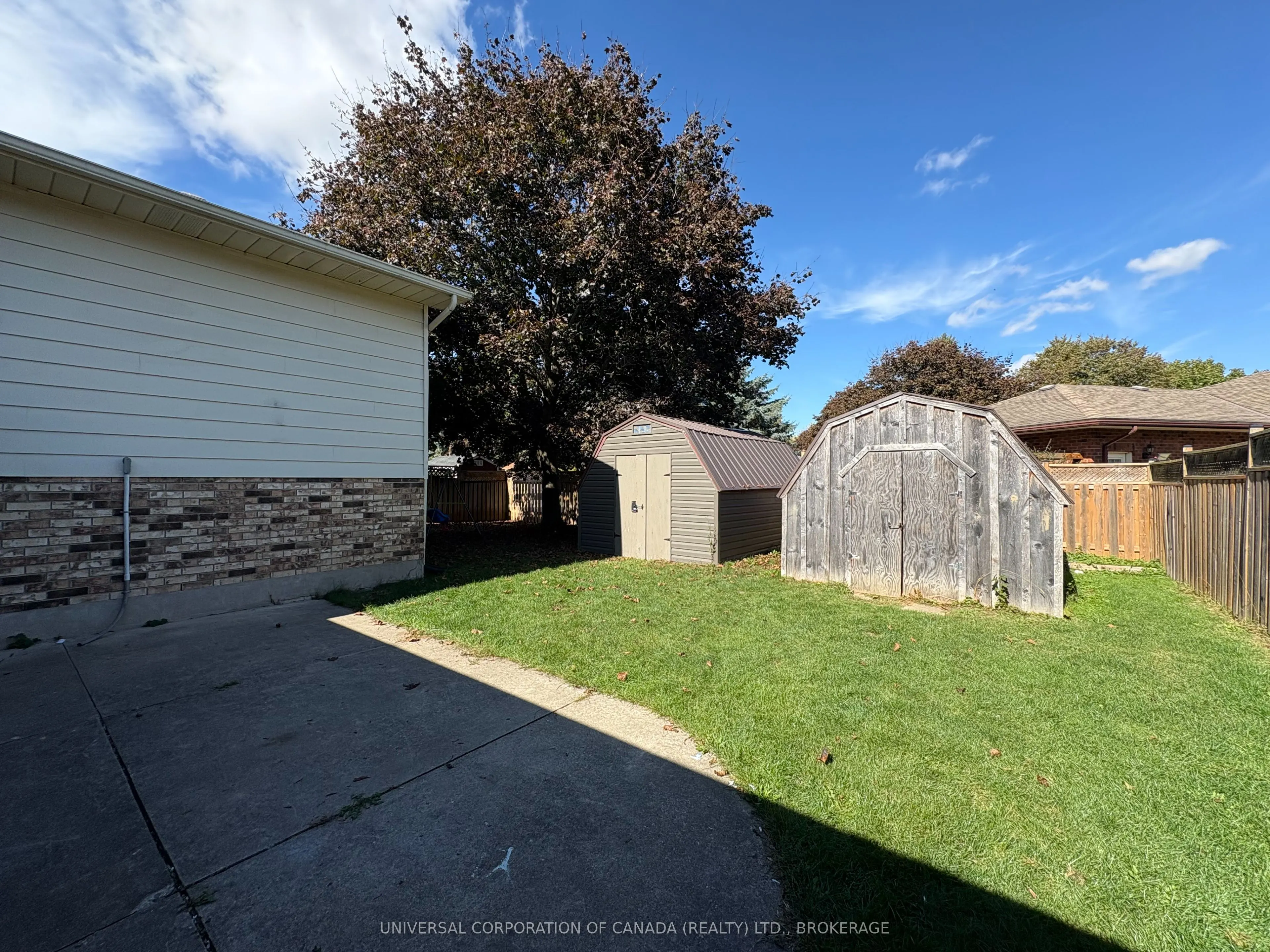 15 Treadwell Street E