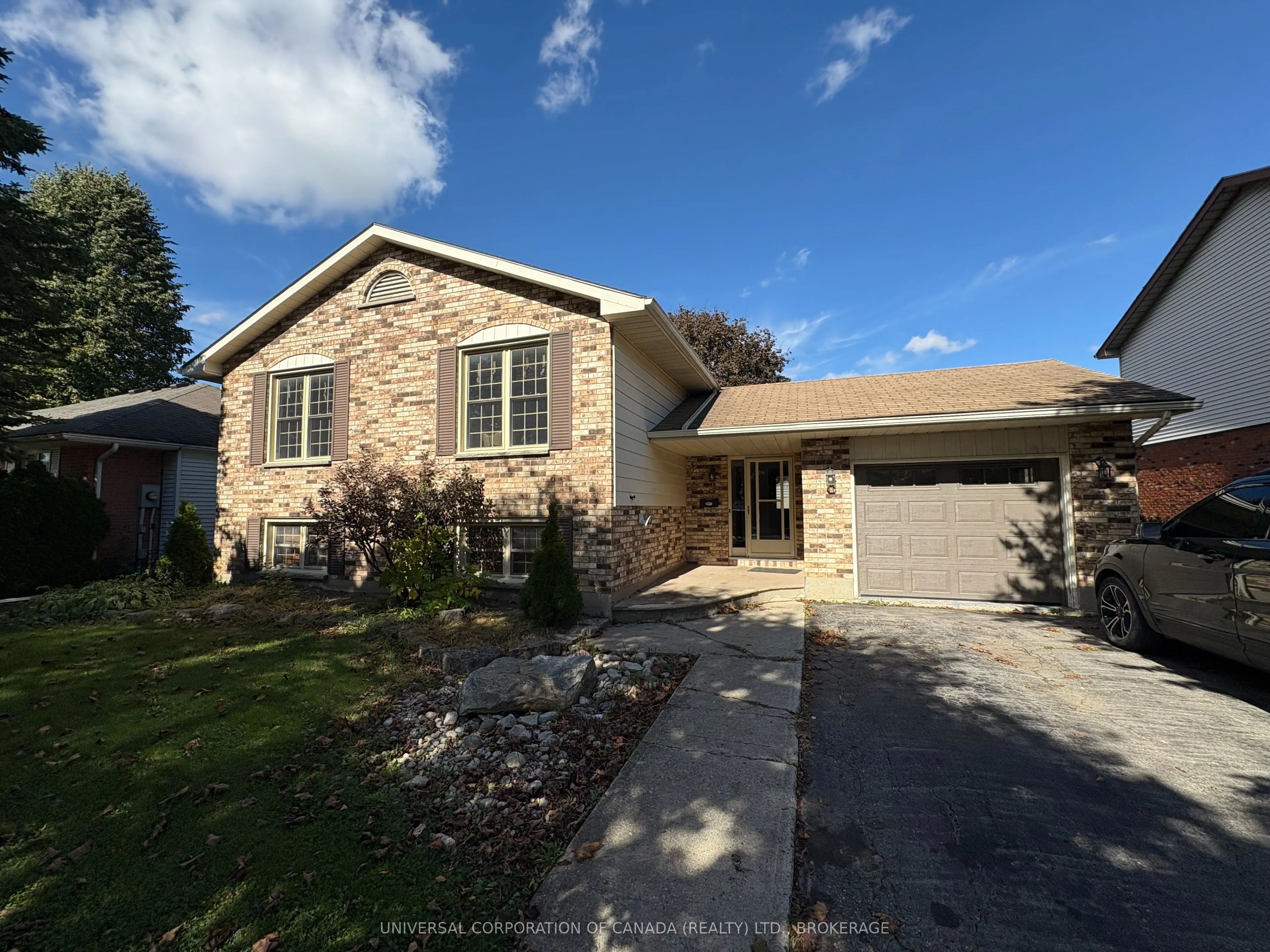 15 Treadwell Street E