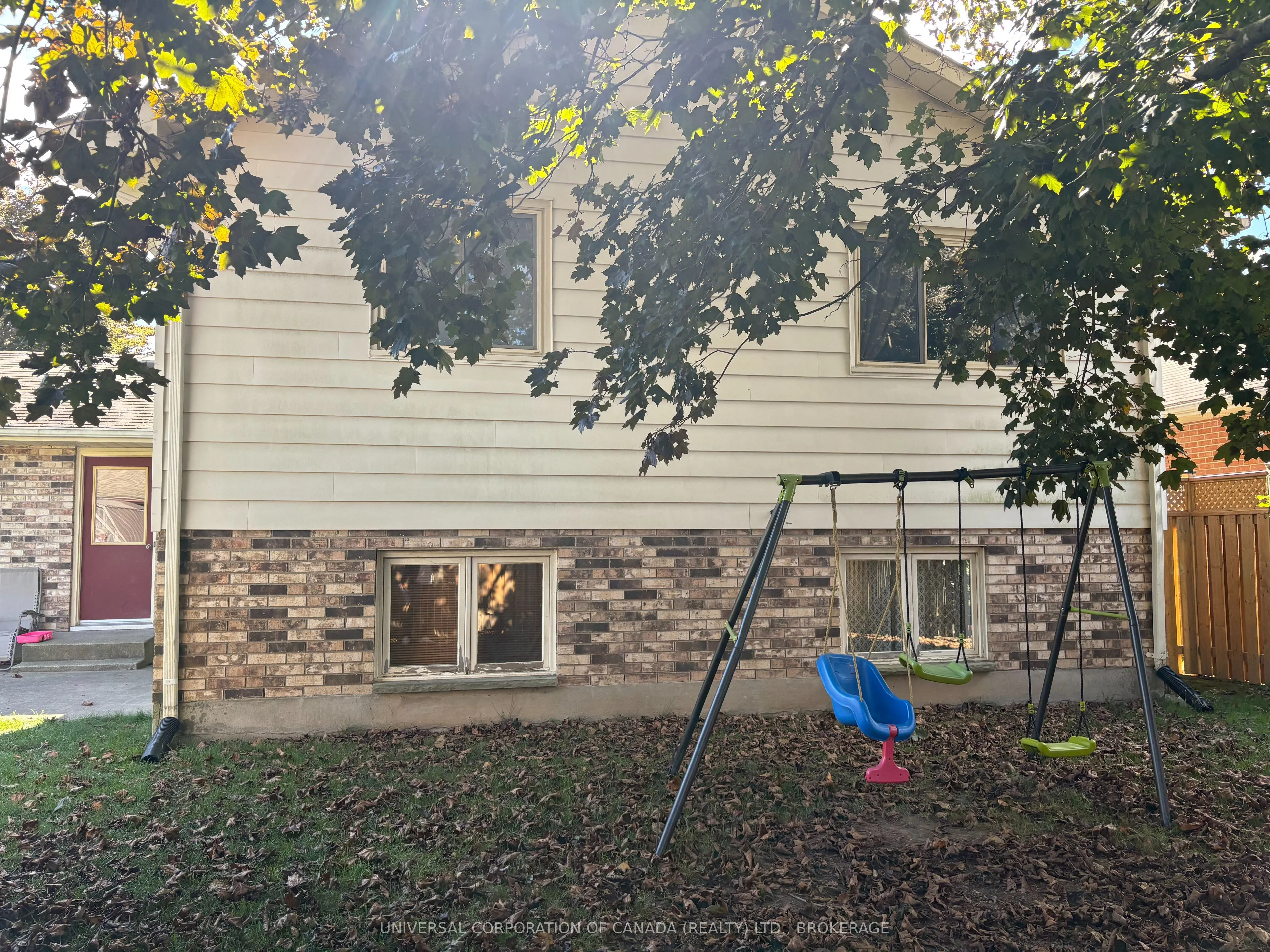15 Treadwell Street E