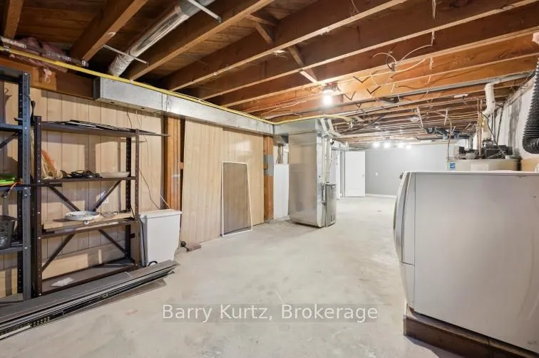 8 Sumac Place N