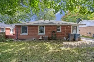8 Sumac Place N