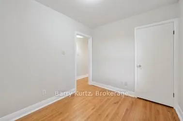 8 Sumac Place N