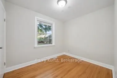 8 Sumac Place N