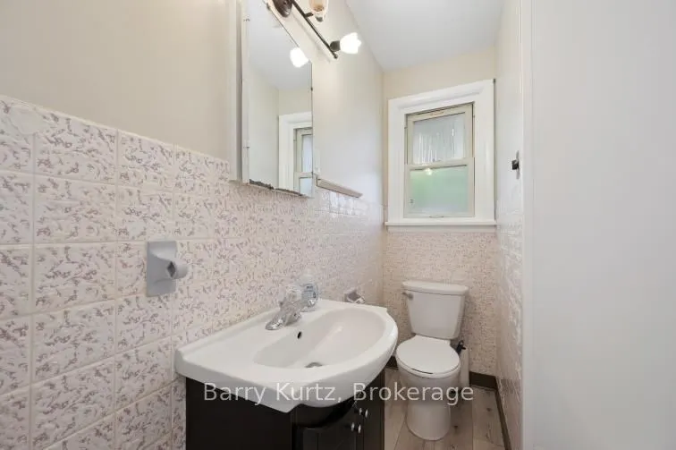 8 Sumac Place N