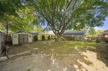 8 Sumac Place N