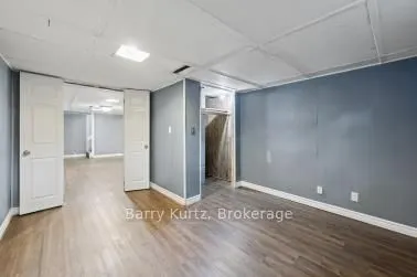 8 Sumac Place N