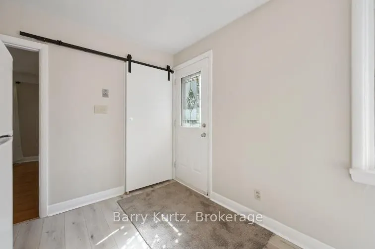8 Sumac Place N