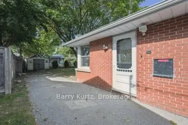 8 Sumac Place N