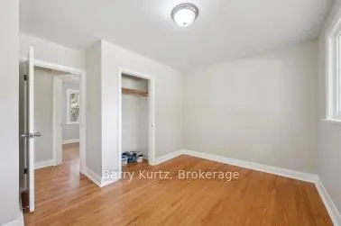 8 Sumac Place N