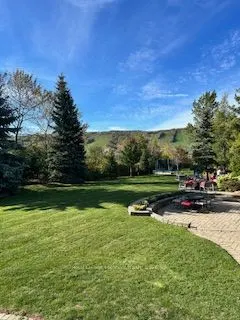 212 Snowbridge Way