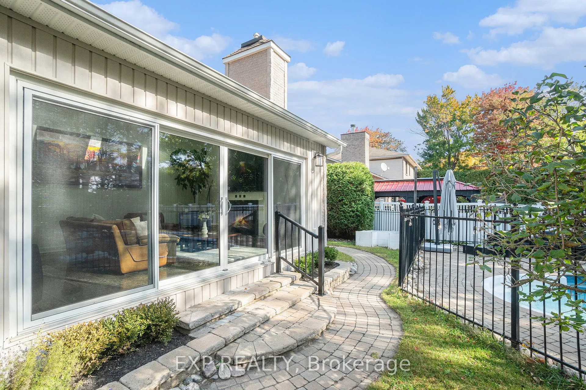 150 Topaze Avenue