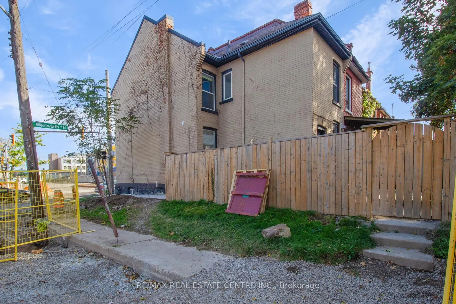 49 Wentworth #Main Street