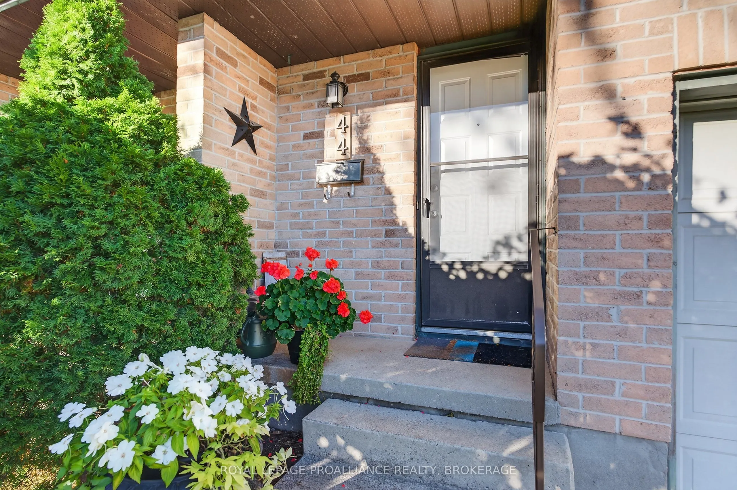 44 St Pauls Place, #1006